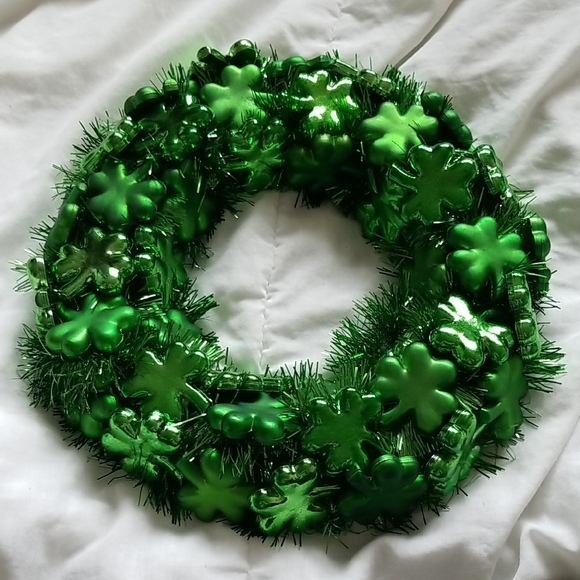 COPY NEW A Green Shamrock Wreath 13 inches width - Picture 1 of 7